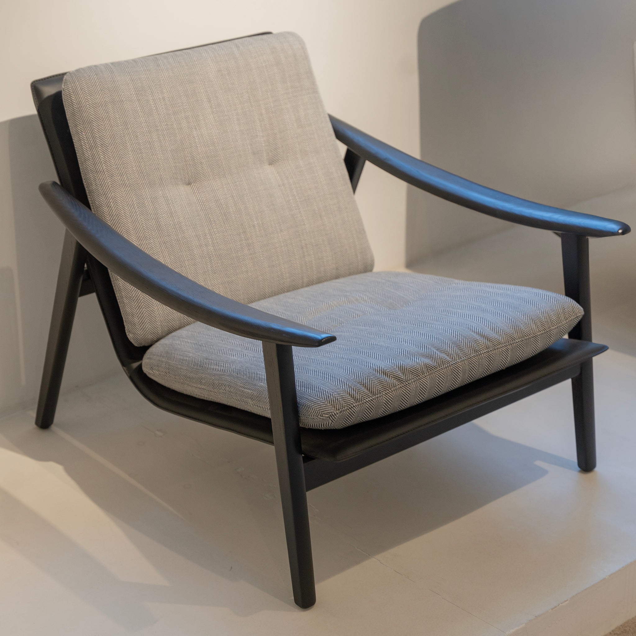 Forma Lounge Chair