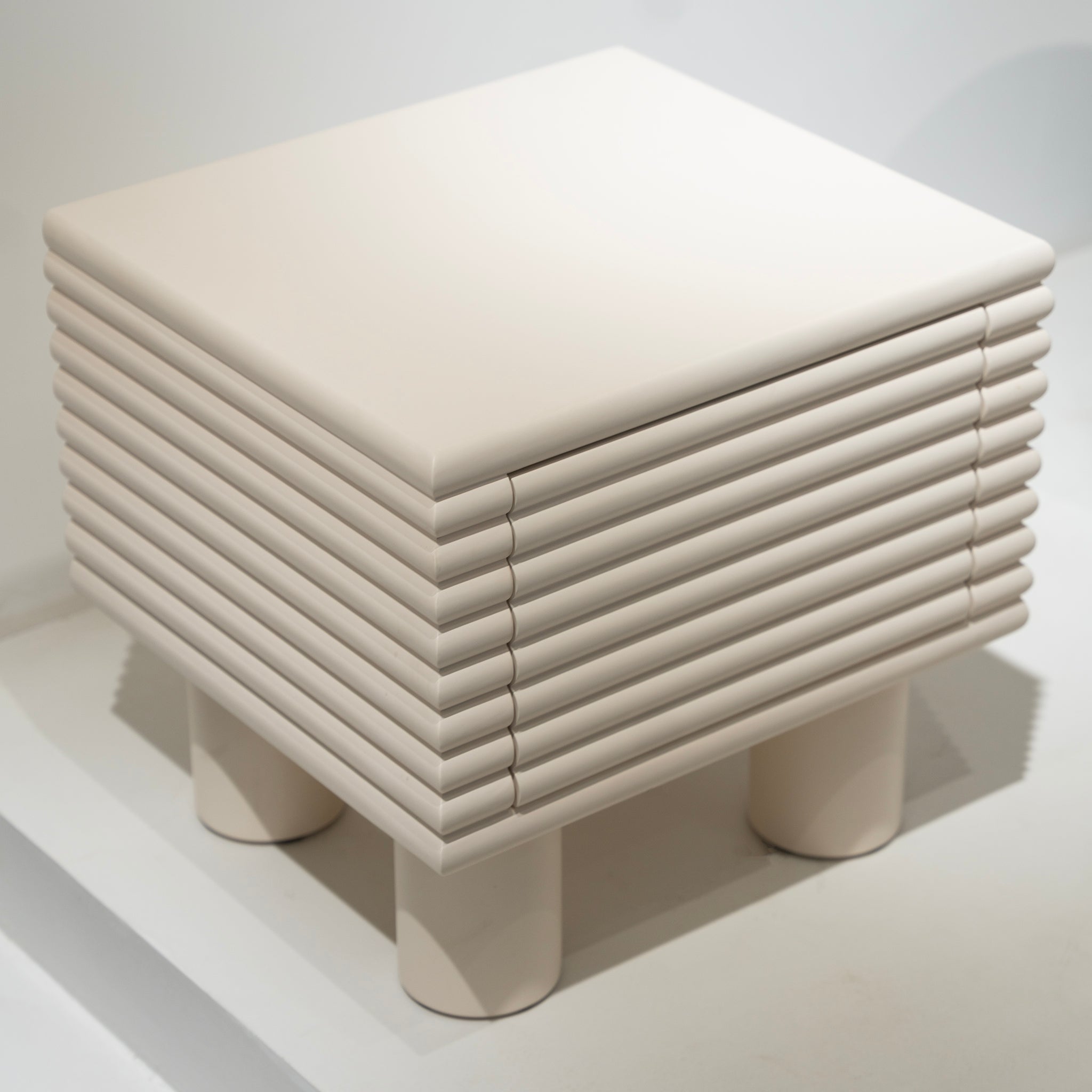 Rondo Forma Side Table