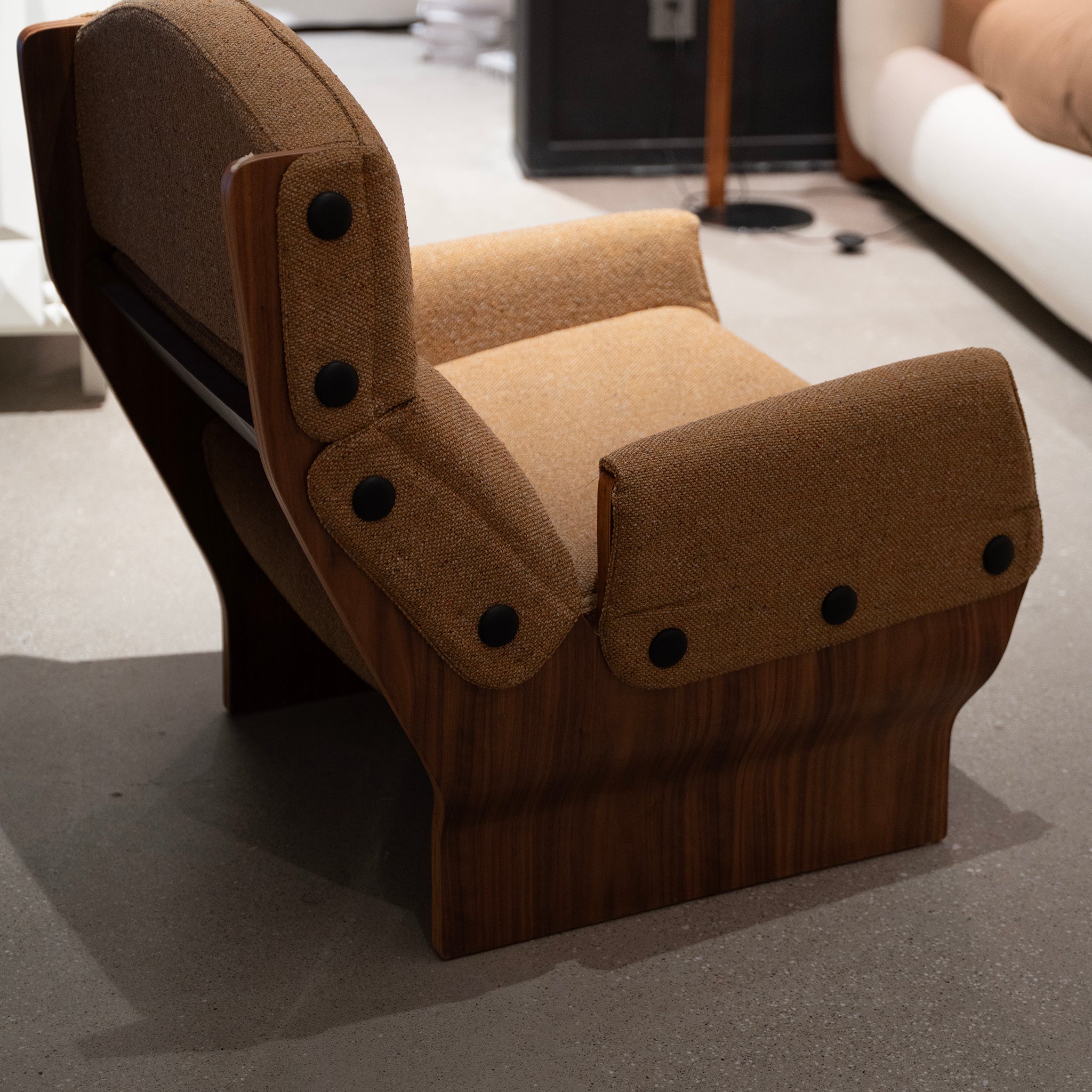 Contour Lounge Chair