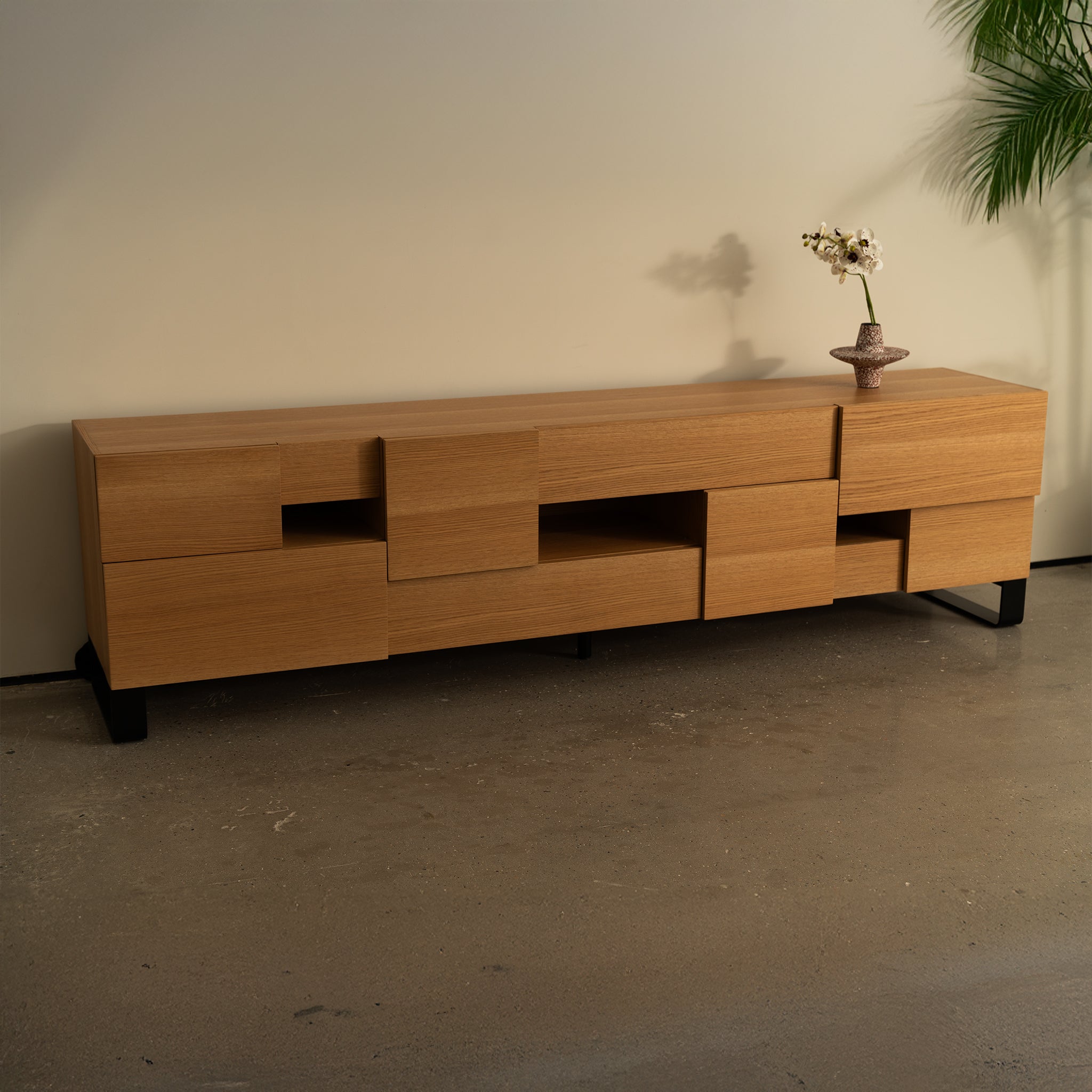 Linea Vista Console