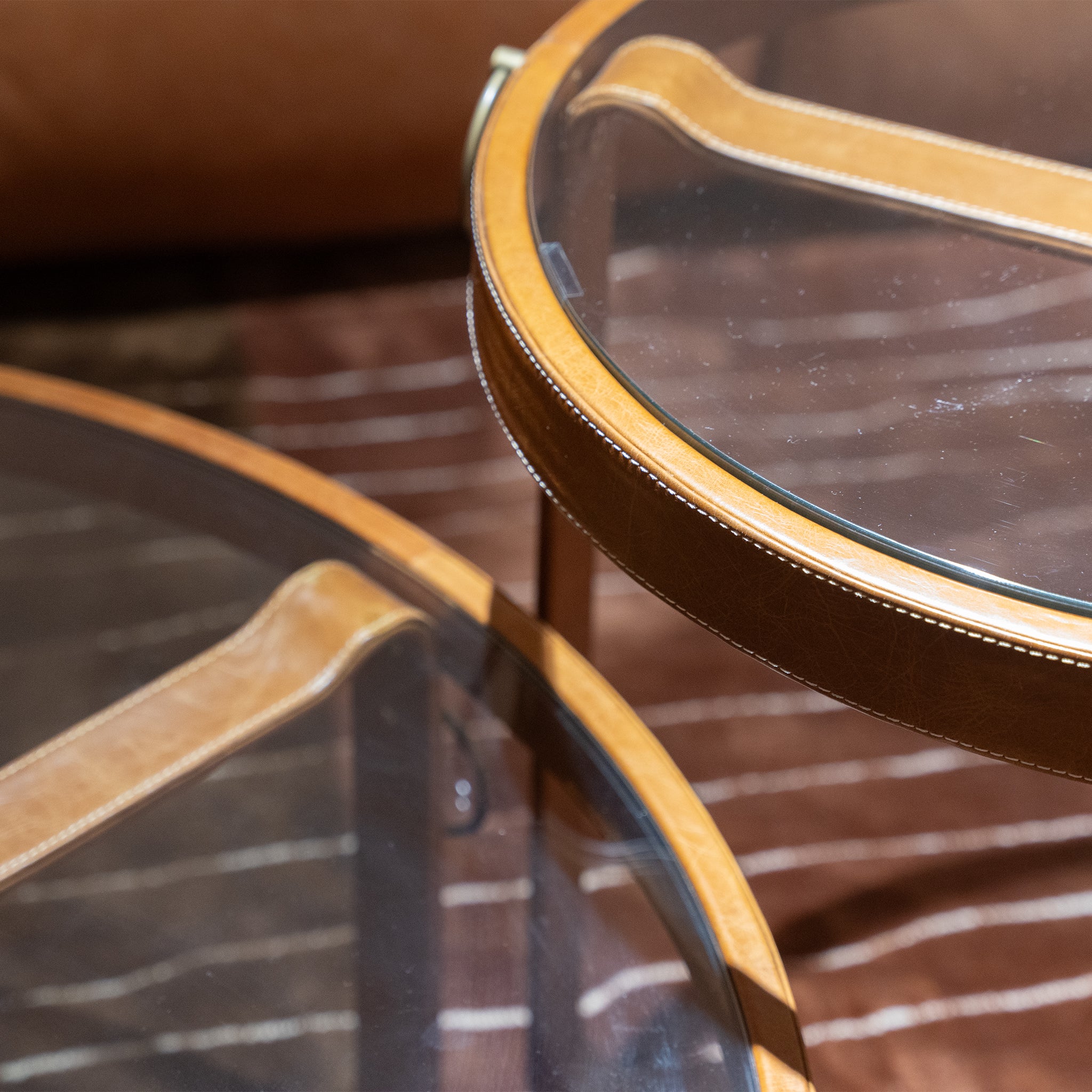 Lucent Bond Table Set