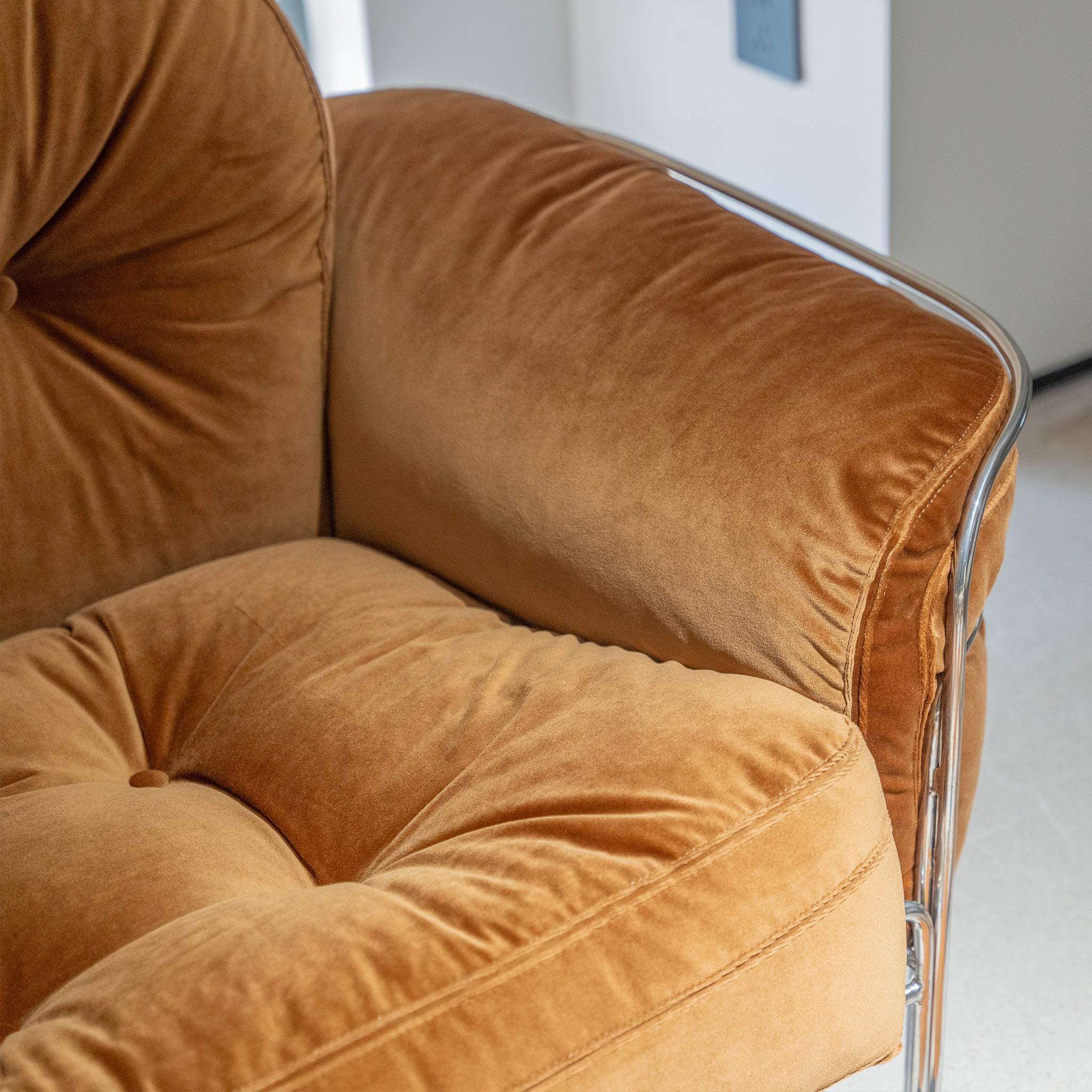 Rivière Tufted Lounge