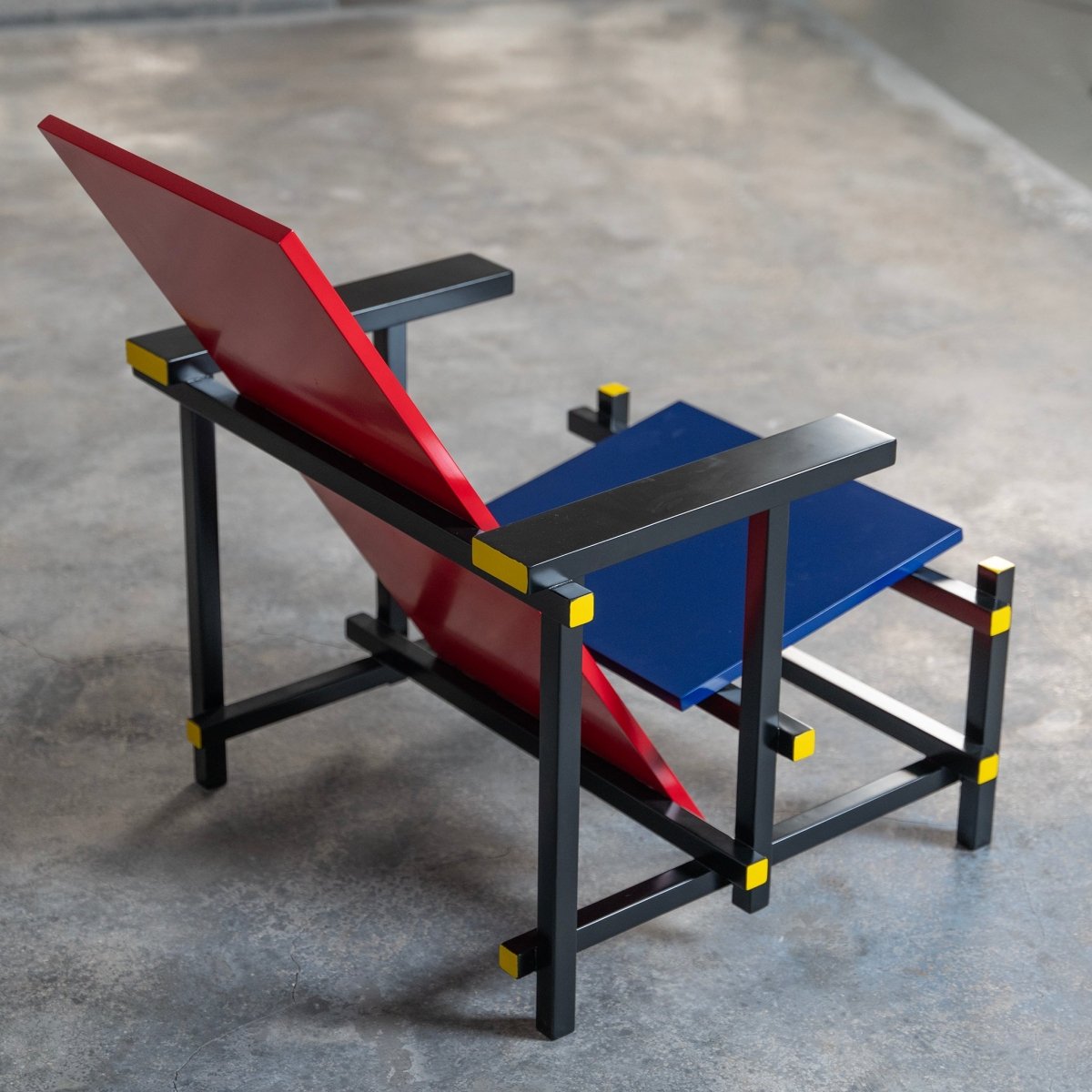 De Stijl Lounge Chair - FURNIBLE.