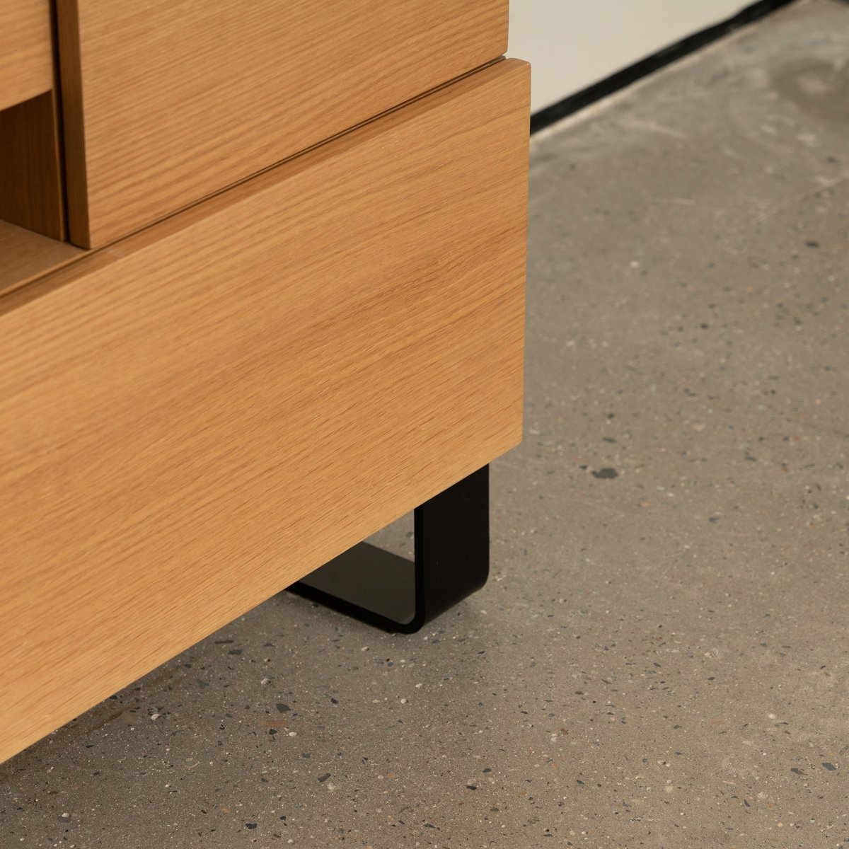 Linea Vista Console - FURNIBLE.