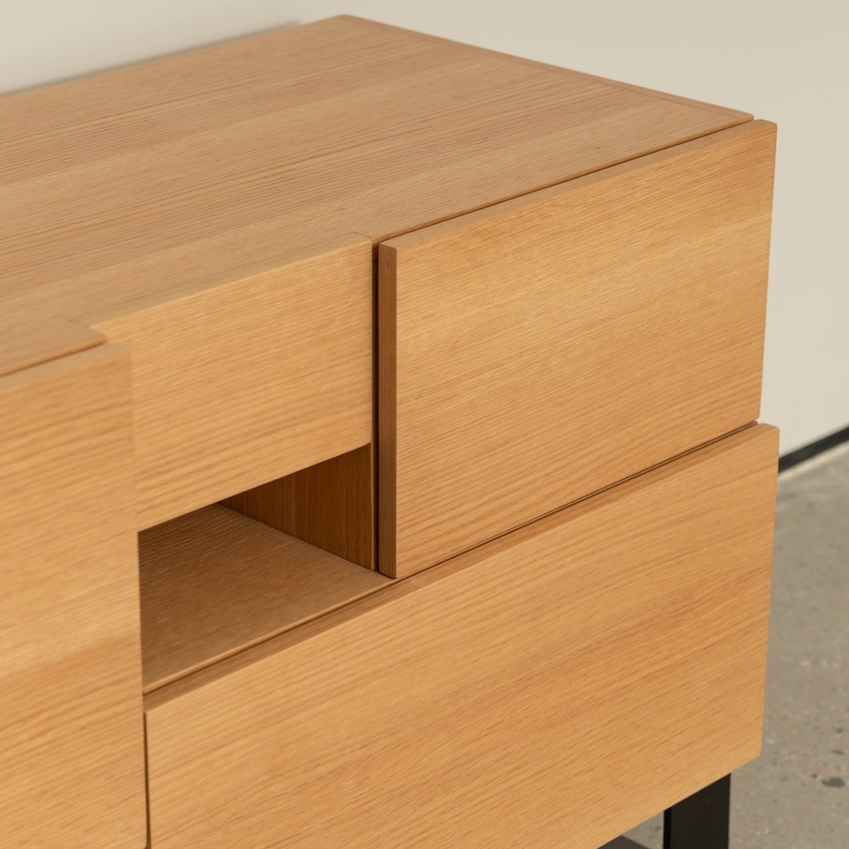 Linea Vista Console - FURNIBLE.