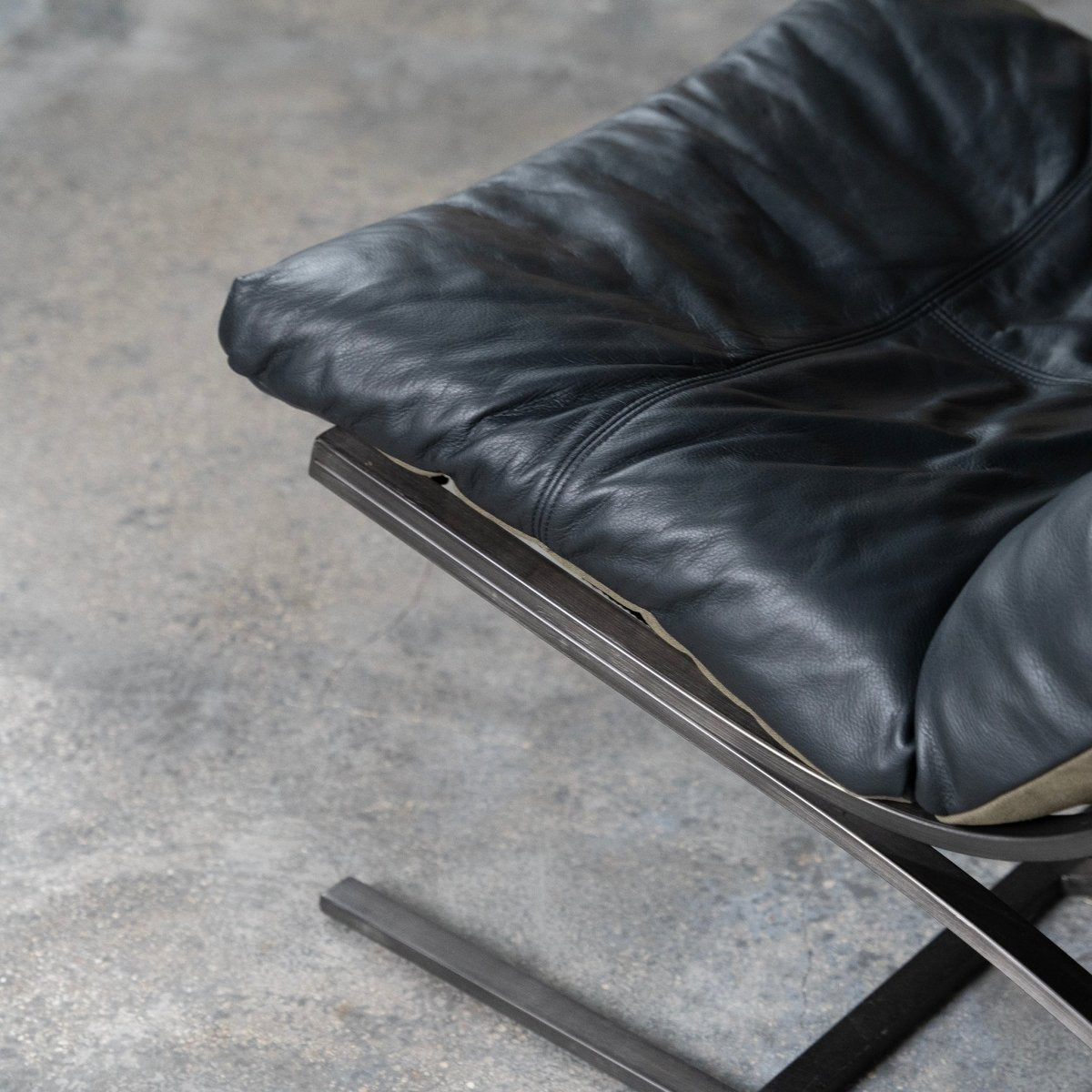 Onyx Lounge Chair - FURNIBLE.