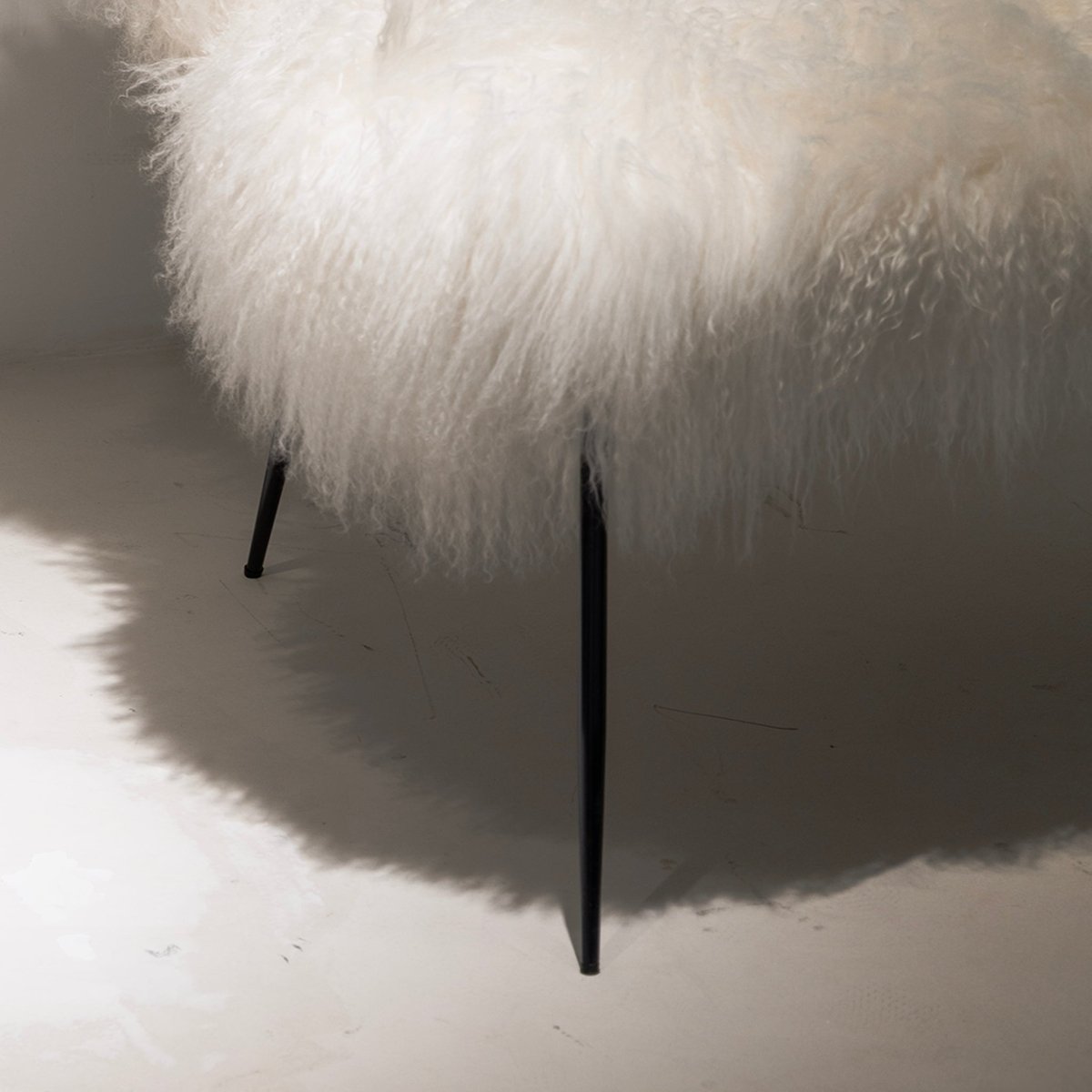 Oslo Faux Fur Lounge - FURNIBLE.