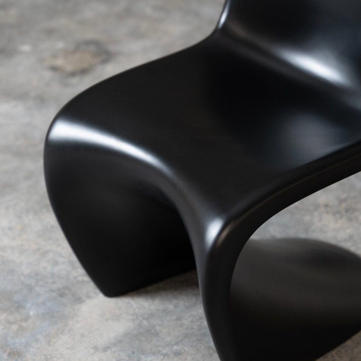 S - Shaped Plastic Chair - FURNIBLE.