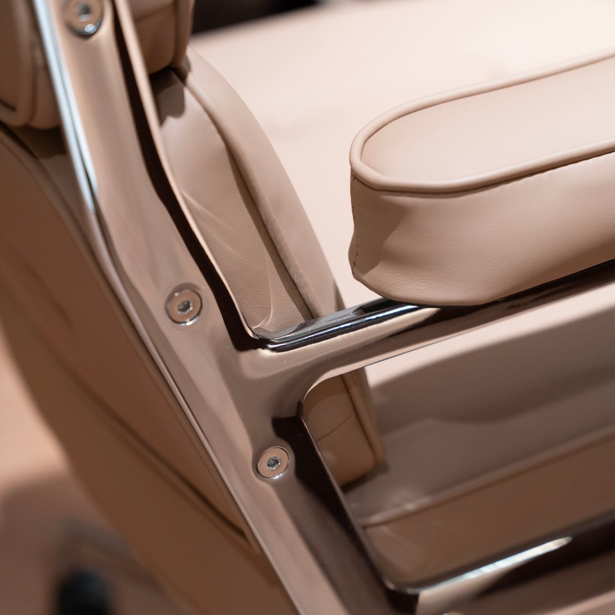 Vallon Executive Chair - FURNIBLE.