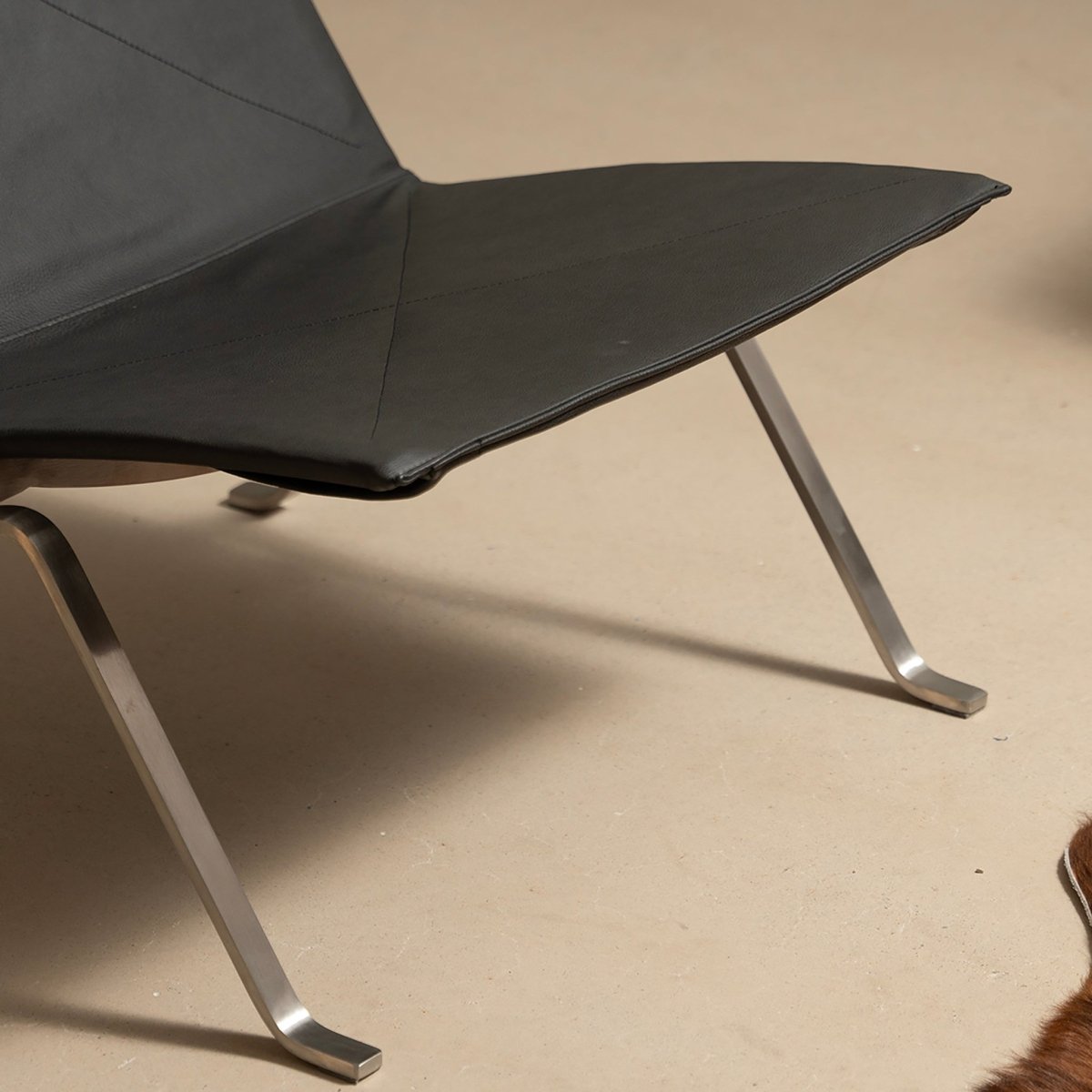 Vero Sling Lounge - FURNIBLE.