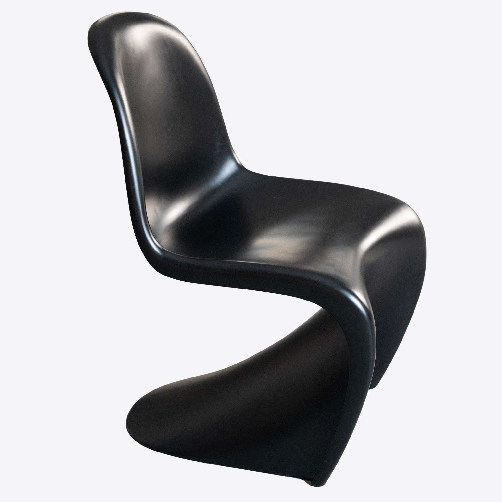 Black S-Shaped Plastic Chair