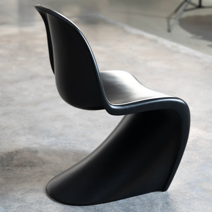 Black S-Shaped Plastic Chair