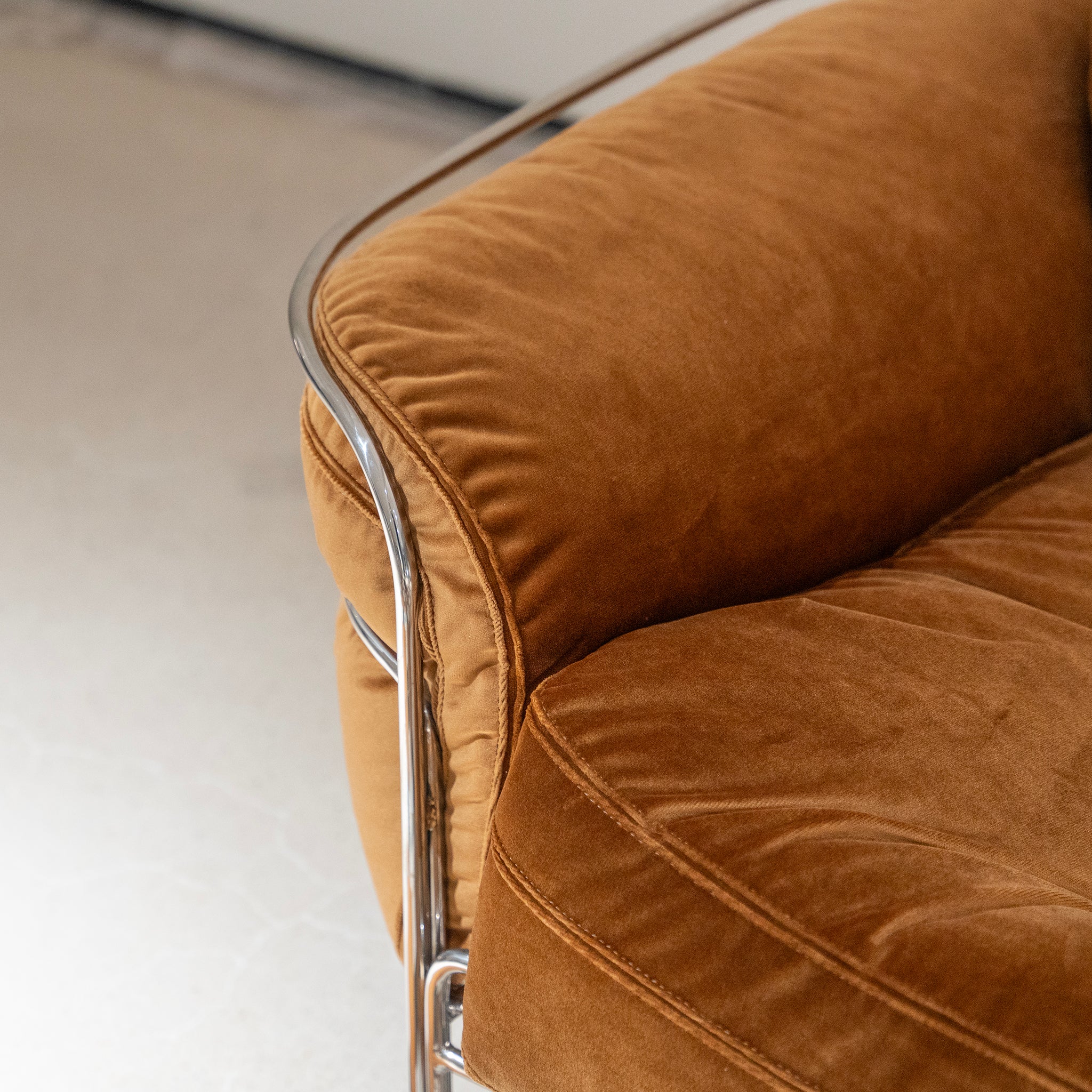 Rivière Tufted Lounge