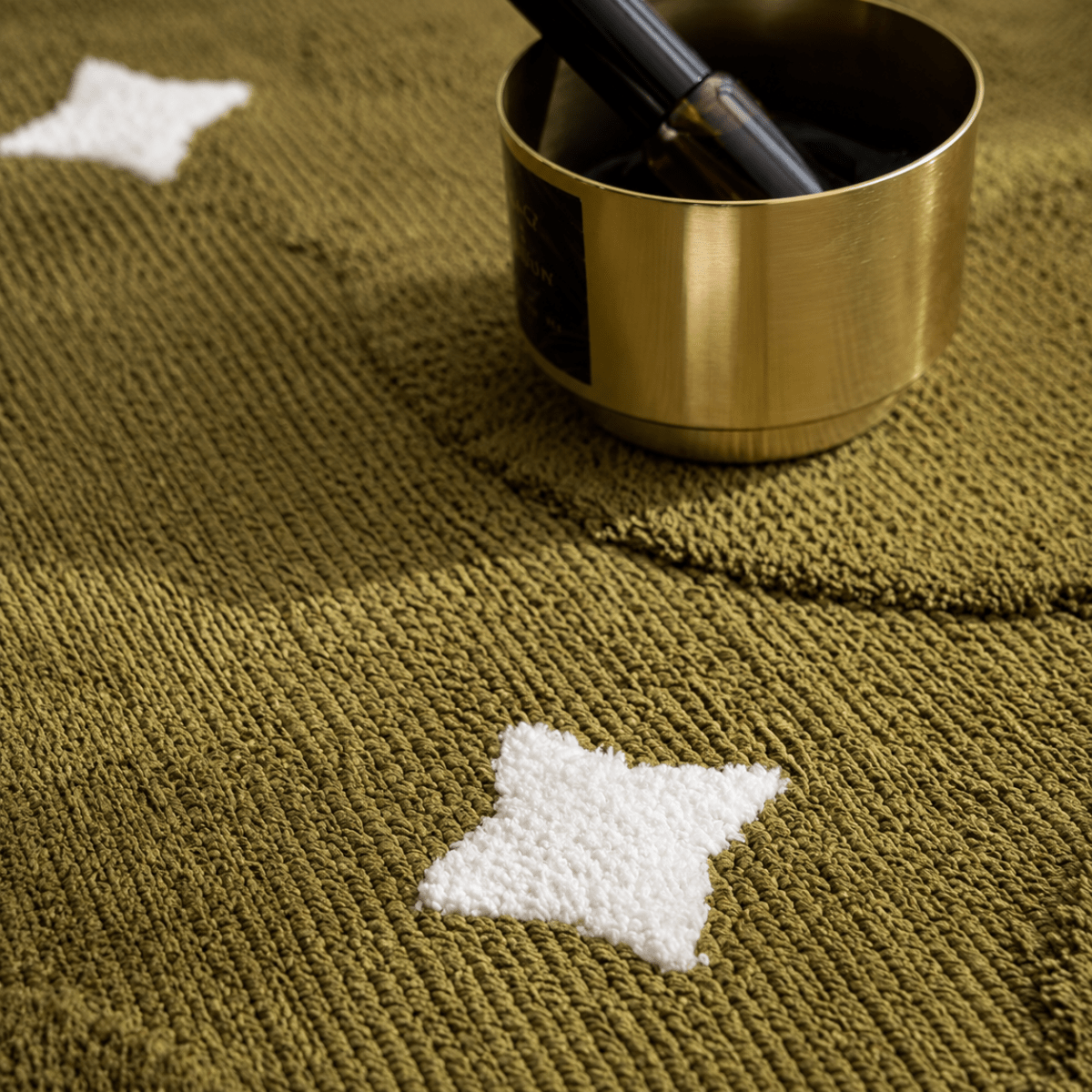 Circle Star Tufted Rug - FURNIBLE.