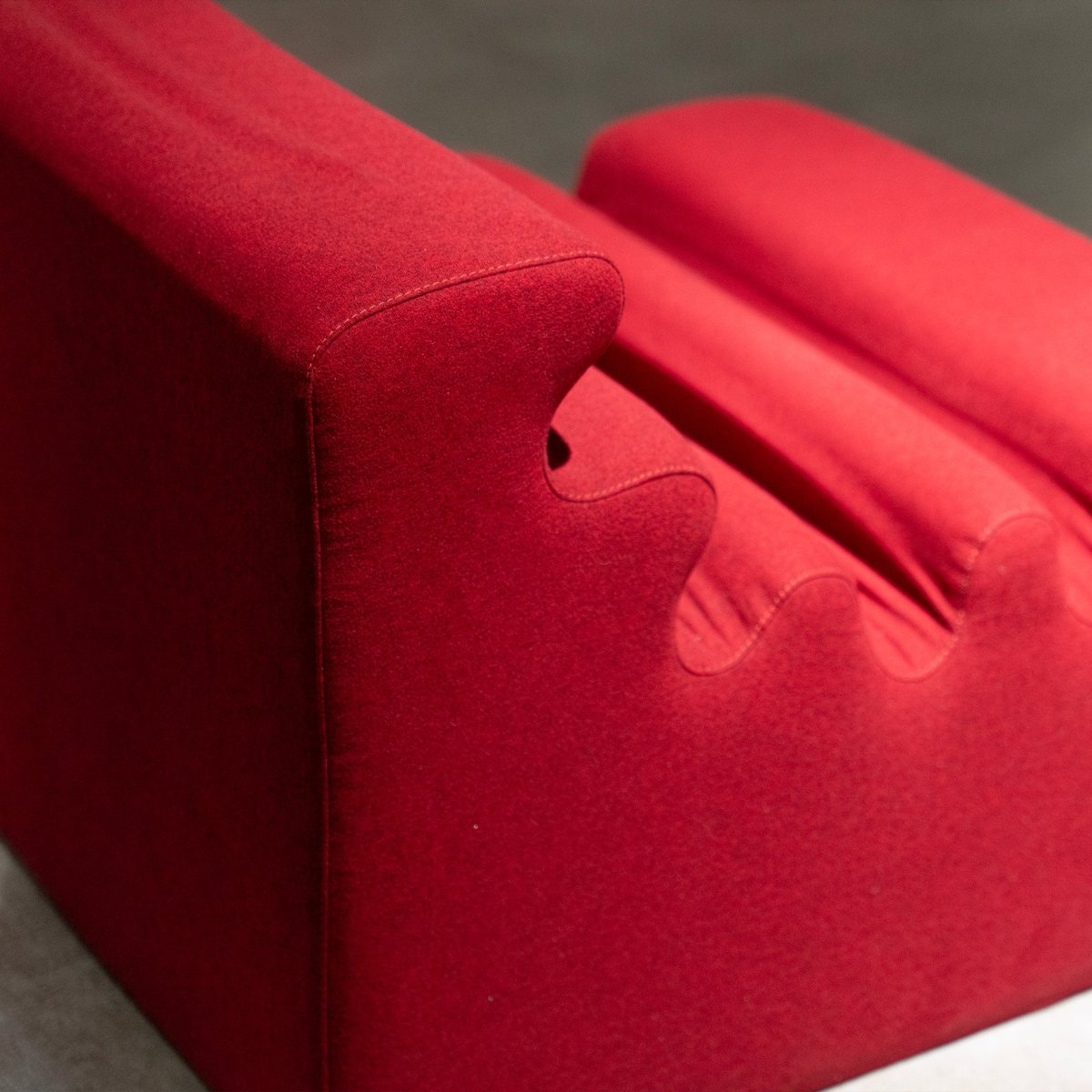 Elaris Wave Chair - FURNIBLE.