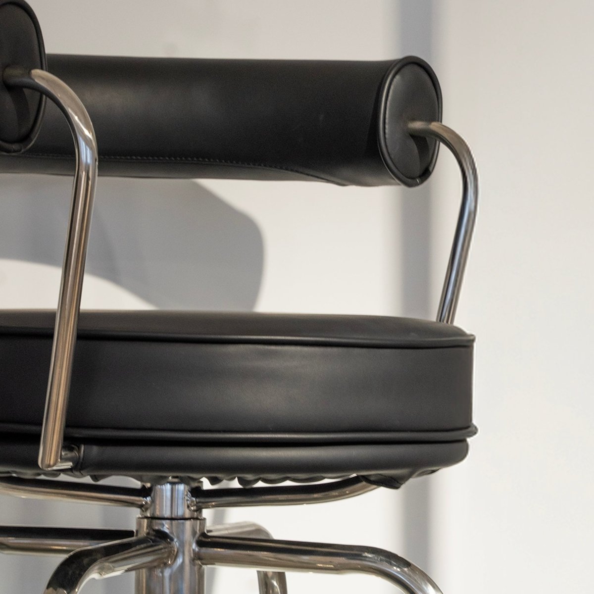 Mid - Century Chrome Swivel Chair - FURNIBLE.