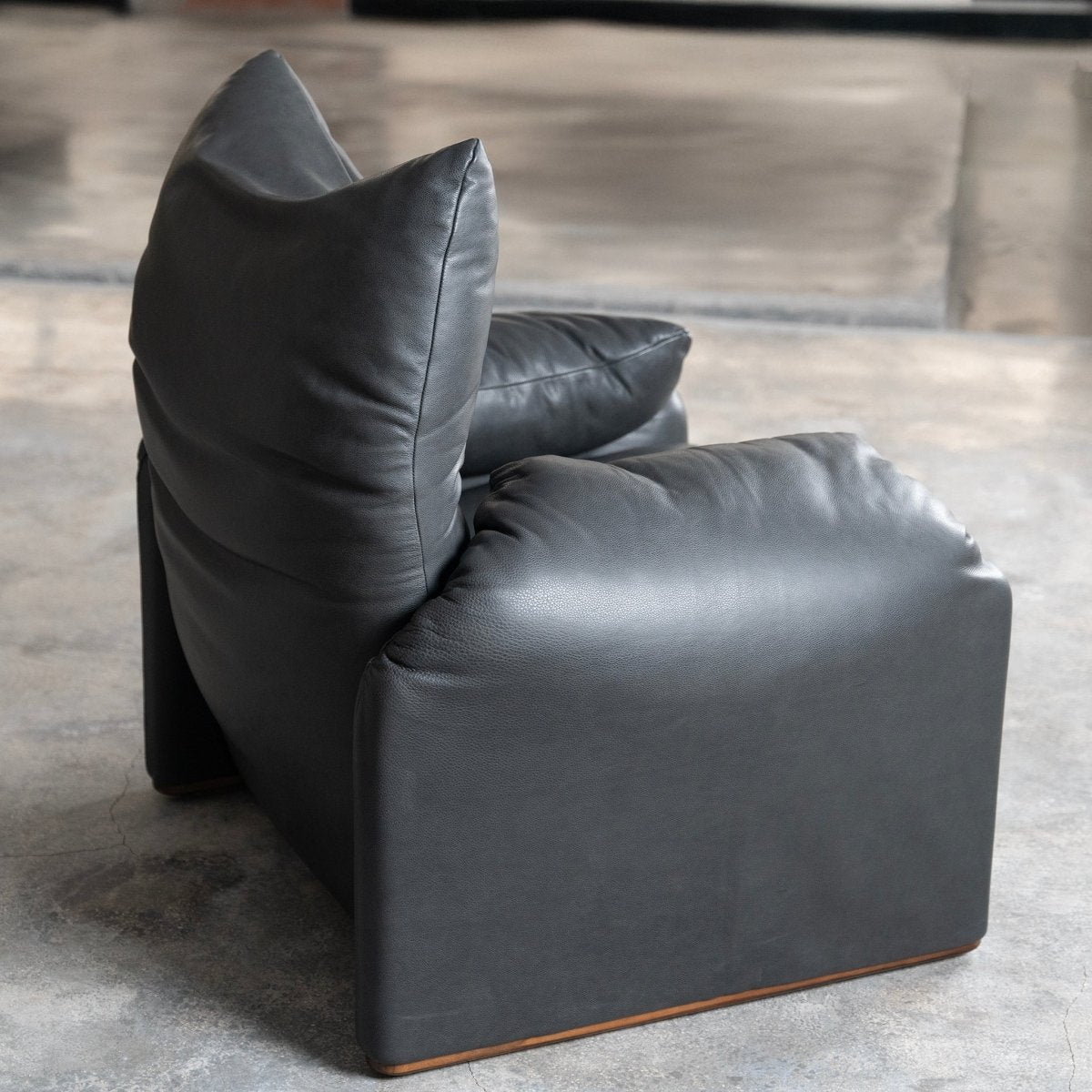 Nimbus Armchair - FURNIBLE.