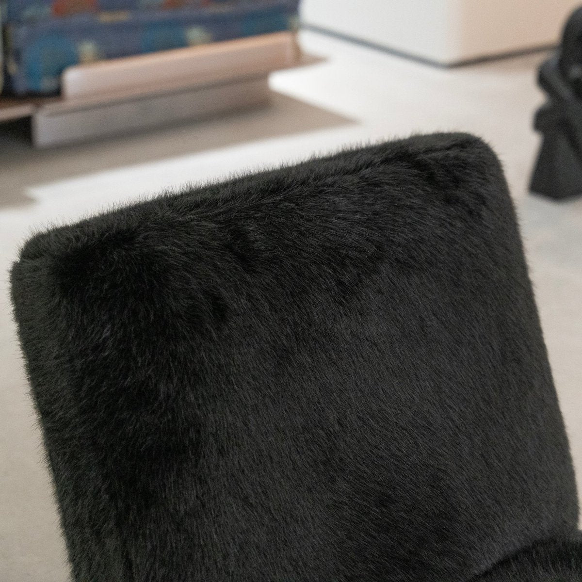 Noir Fur Lounge Chair - FURNIBLE.