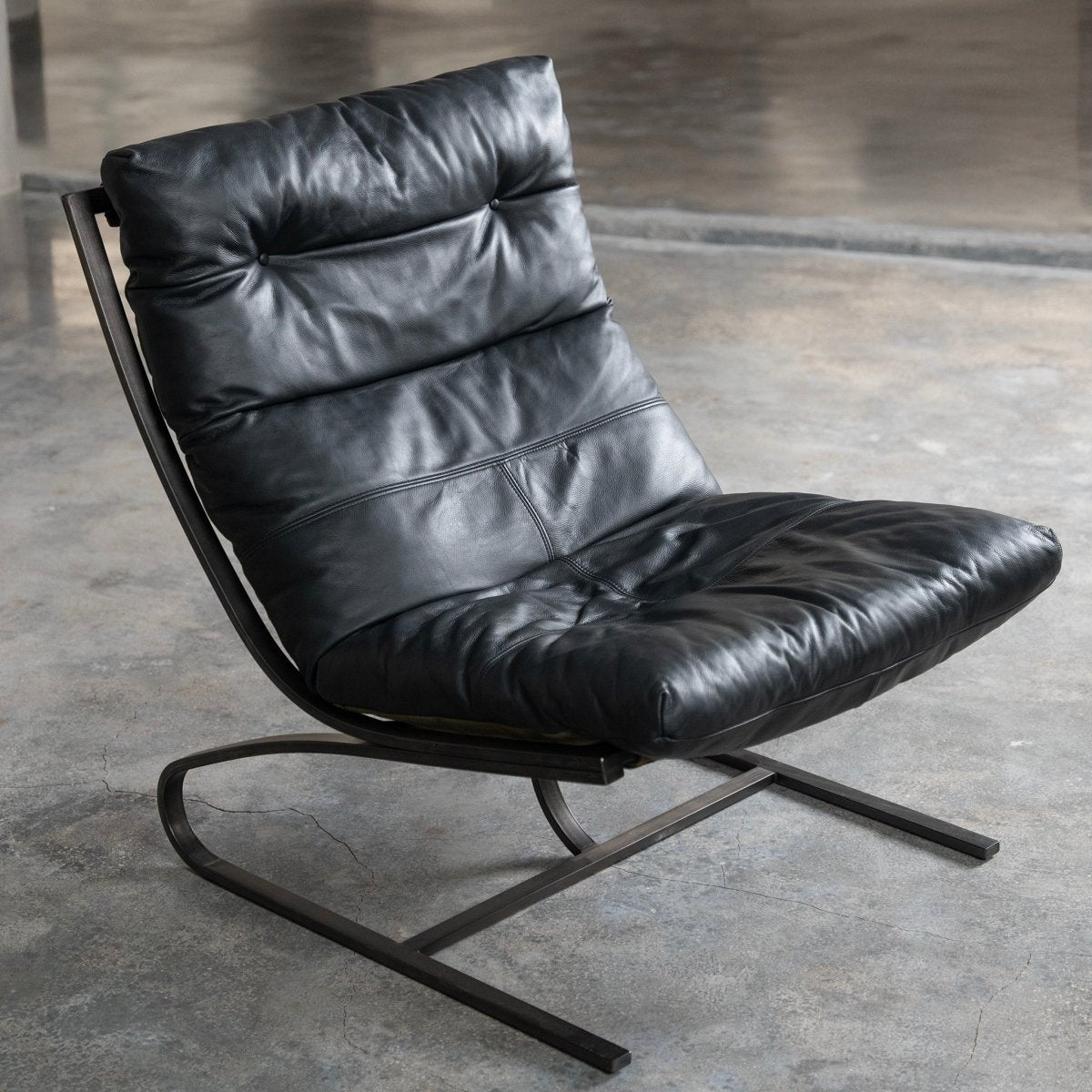 Onyx Lounge Chair - FURNIBLE.