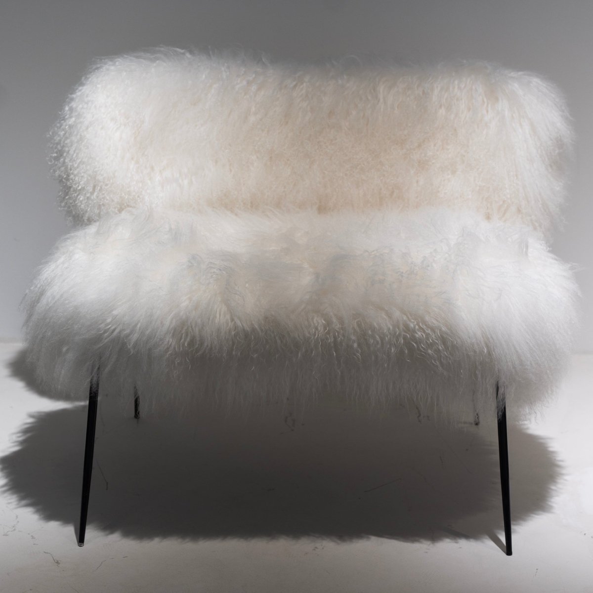 Oslo Faux Fur Lounge - FURNIBLE.