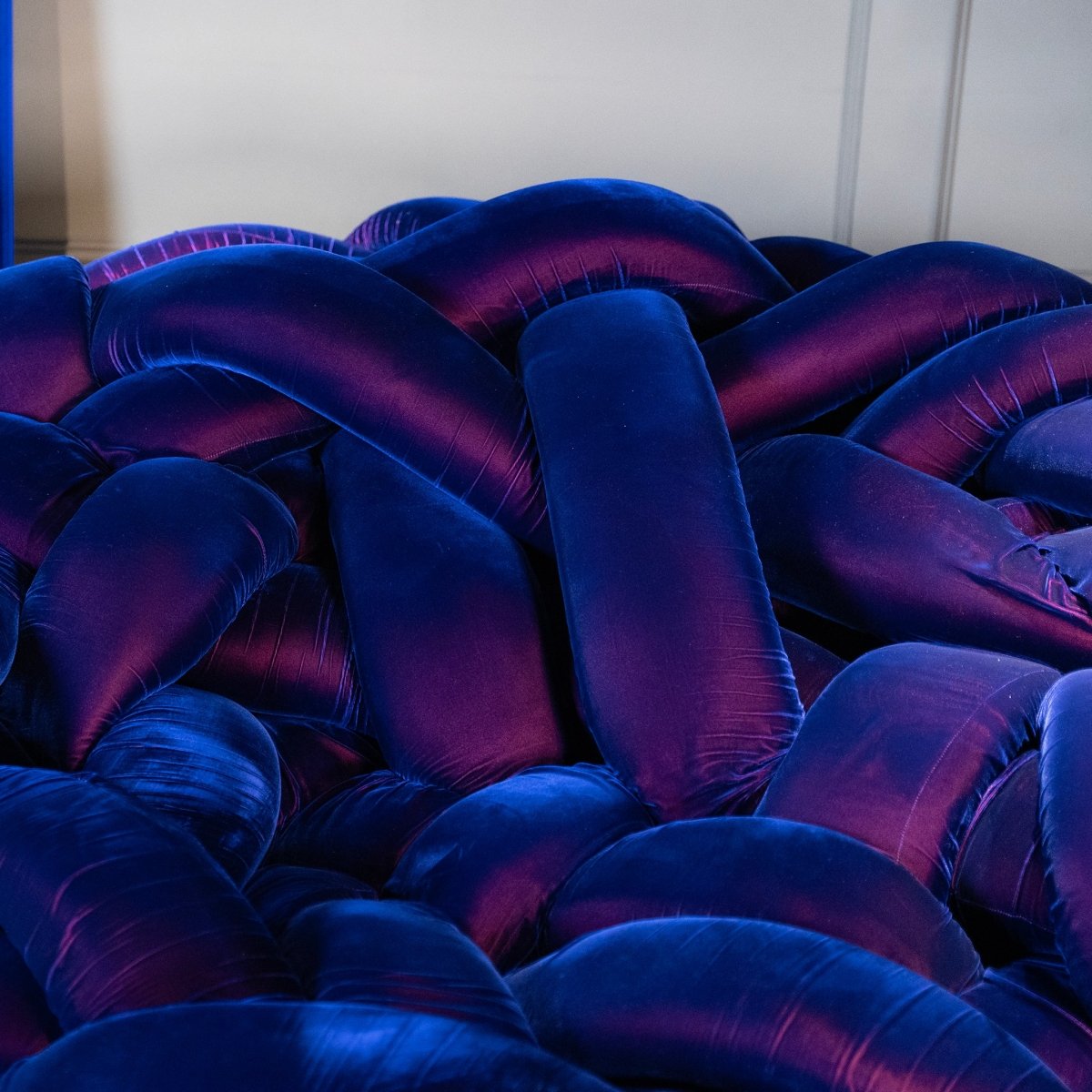 The Serpentine Lounge - FURNIBLE.