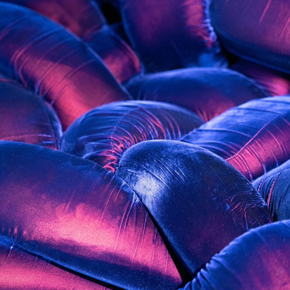 The Serpentine Lounge - FURNIBLE.