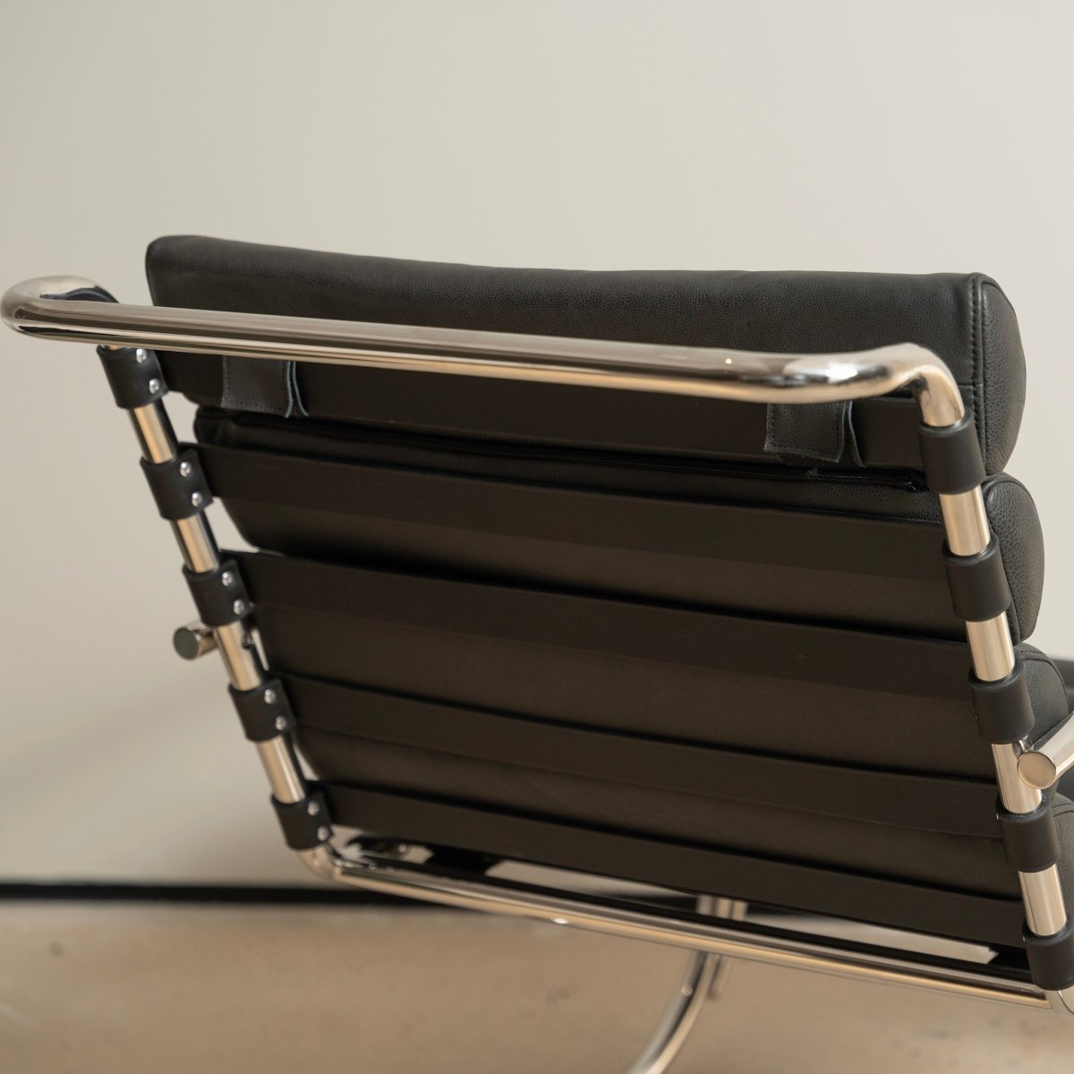 Wave Leather Lounge - FURNIBLE.